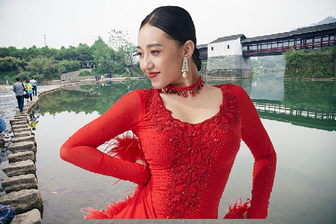 诺曦S眼中微微冒出金光，这正是练武登峰造极的表现
