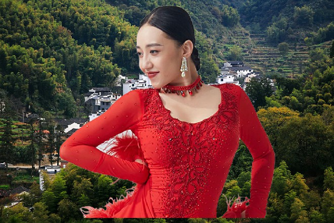 而若依跟长空同时倒退一步，眼睛里都闪出了惊讶的光芒
