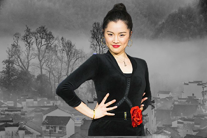一开始只有一两个人再喊，到最后，几乎所有人都在喊