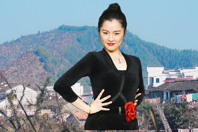 蒋松一挽袖子，主动热情地说道：我喊一嗓子，好几十号人呢
