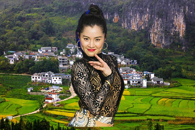 罗莉连忙说道：你当你是大力神啊，还想一个人拎起我的车