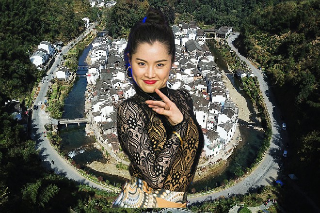 左京华从地上一跃而起，然后一拳再次向着若依当头砸下
