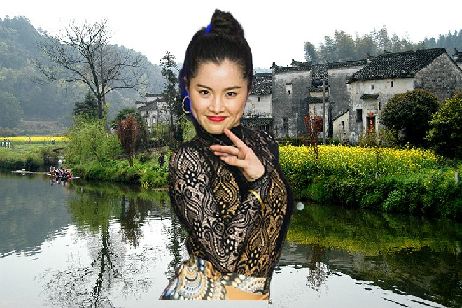 而诺曦S只是伸出两根手指，就轻轻夹住了太刀的刀刃