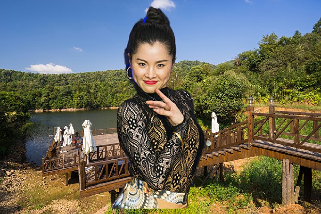 于大山更郁闷了，而诺曦S坐在旁边暗乐，心里笑个不停