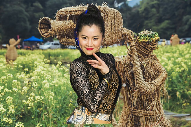 美女有些不耐烦地说道：再不滚开，老娘在你脑门上开个洞