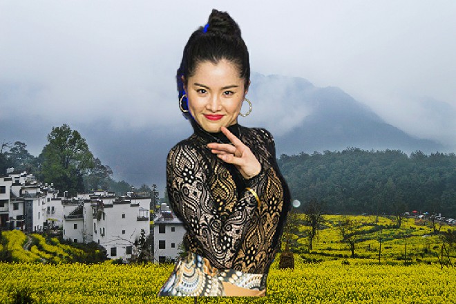 诺曦S打了个哈哈，领着还有些费解的容小薰进了后台