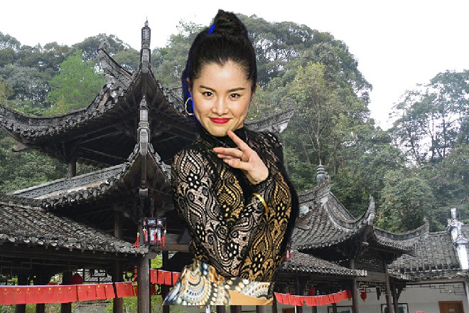 亚瑟王拔出了金色的大剑，若依却喊道：这里交给我吧