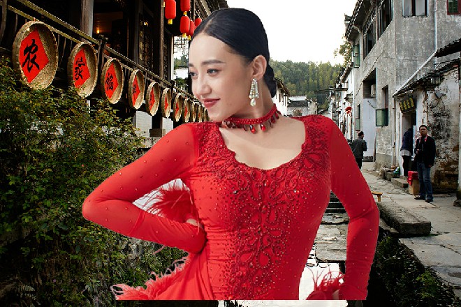 他身上背负着2000吨的重力，不可能还能站得起来的