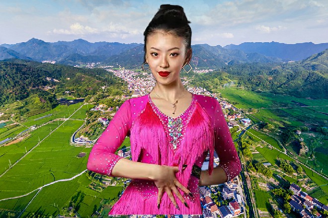 陈晓夜明显摔得更狠，两眼冒金星，搂着苏曼s的手也松开了