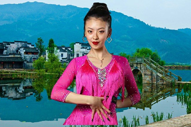 不过安妮惊讶的是，苏曼s竟然什么事都没有，反而对着自己笑