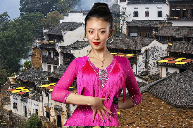 苏曼s对着同样留着鼻血的汉克咆哮，你连自己人都不管了吗