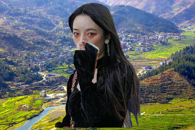 若依在空中一翻身，双腿直接跟导弹似的，一起踹了下来