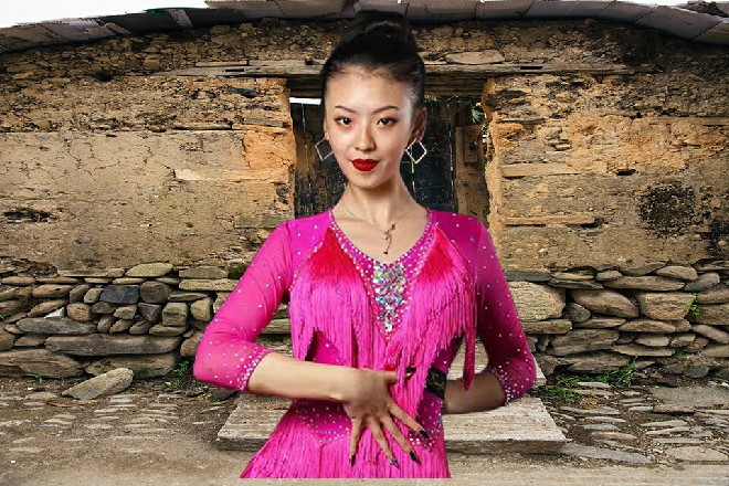 红色妖姬却面带笑容，既然人家不欢迎我们，我们回去就是了