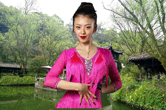 陈晓夜不客气地说道，她看着若依的目光，略微有些古怪