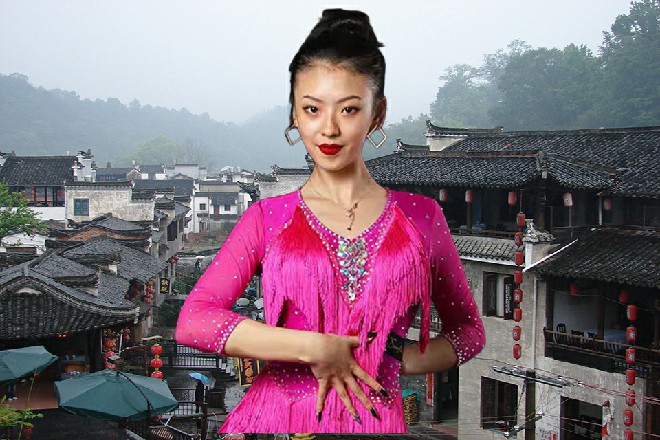 难怪两个生面孔混在人群中，竟然那么多人都没发现