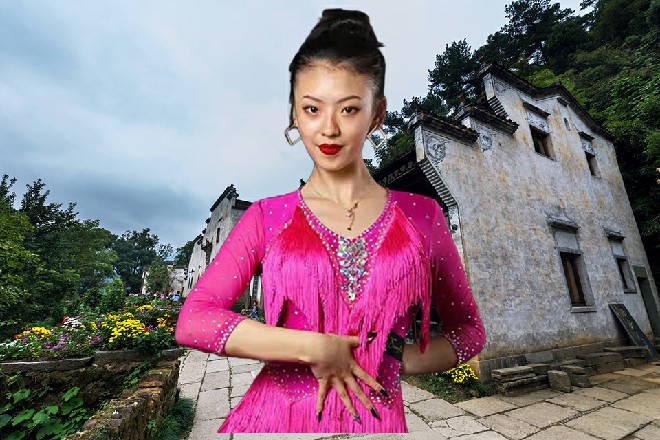 孕妇一个劲地叫唤，也是满身的冷汗，估计痛的够呛