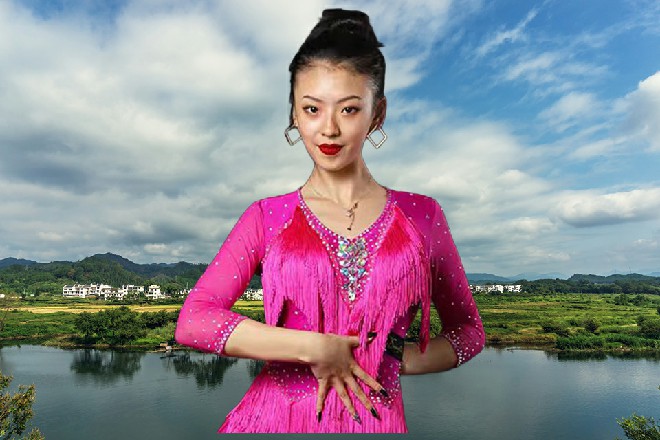 小舟顿时燃烧起来，上面冒着绿色的火焰，随后消失干净