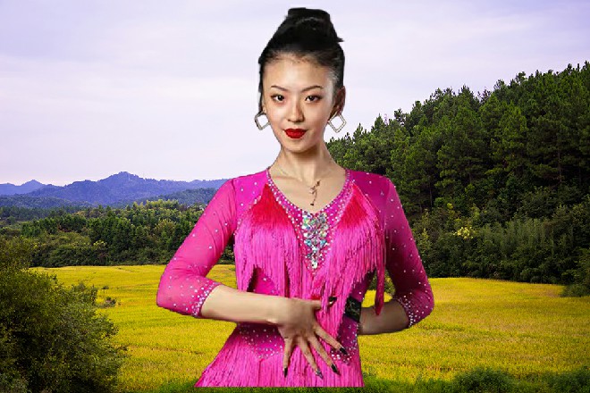 武皇终于放下了双臂，神情多少有了点触动，但不多