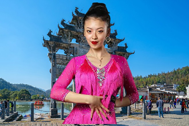 现在的你，本公子就算只用一根手指，都能轻松的捏死你呀