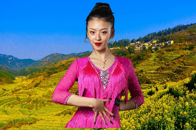 伊轩十分无奈，耸了耸肩膀，惹得露露嘴巴撅的更高了
