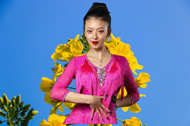 但就在这时候，旁边忽然闪过一道黑光，道清源立刻转身一刀