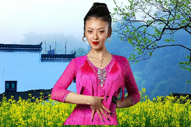 按道理说，红色妖姬身在半空，遵守惯性，他会自己撞在剑锋上