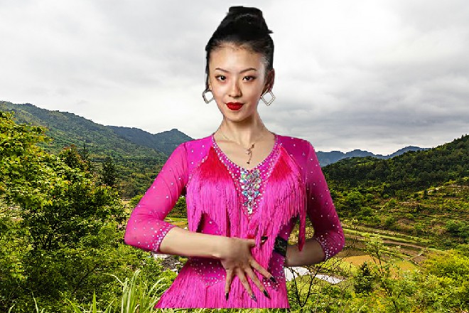 伊轩笑了，他缓缓说道：山口组的黑龙，就是我杀死的