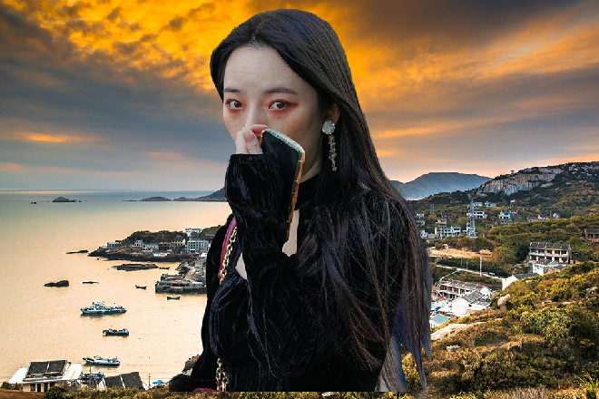 红色妖姬呵呵笑着，主动热情地伸出手来，跟这位埃隆握了握手