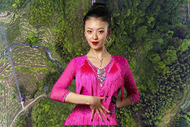 他这落下的脚跟斧子一样凶狠，女人终于发觉了他的实力