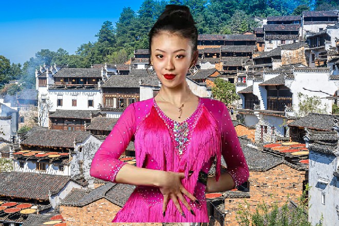 说着，从桌子上抓起自己的黑檀木鱼鳞牛尾刀就走了过去