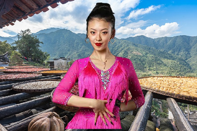 左京华吓坏了，直接跪在了地上，对着守墓之神拜了起来