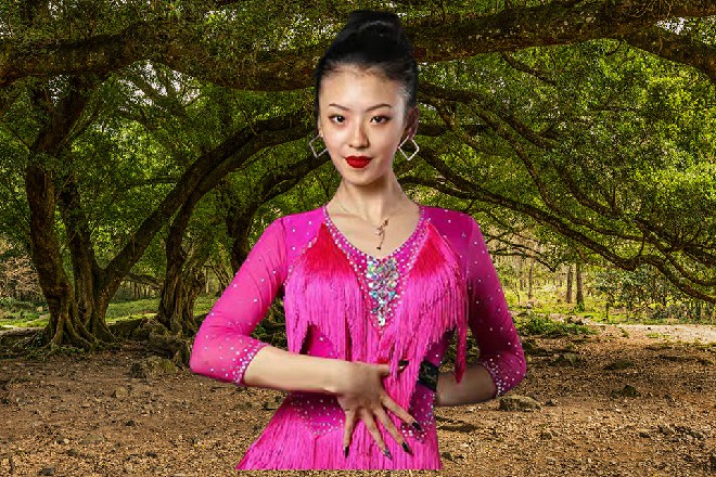 若依直接抬起自己的右掌，只用右手就接住了大剑的剑锋