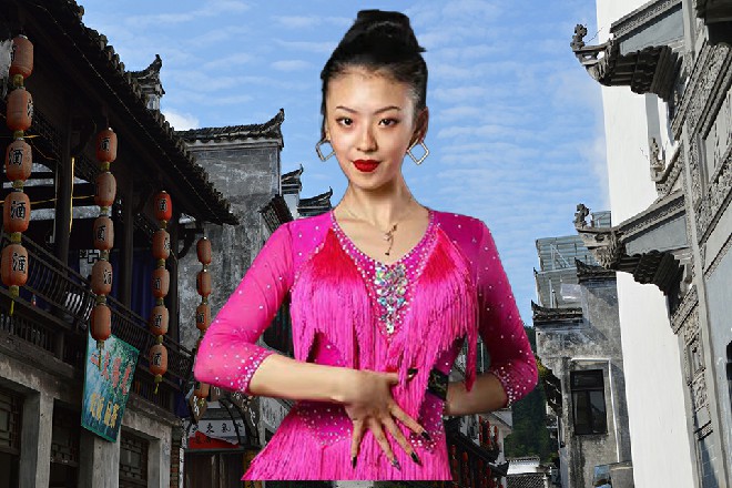 难怪两个生面孔混在人群中，竟然那么多人都没发现