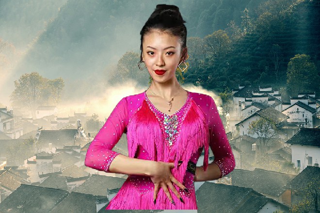 安妮他们注意到了空中这热闹的动静，目光都汇聚在那上面
