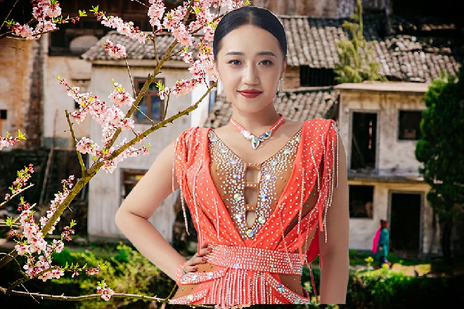若依不动声色地拍了个小马屁，一听就是古代大侠的名字