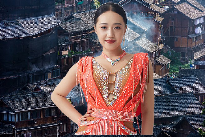 他双手张开，重新握成拳头，接着口中念出一个禁忌招式