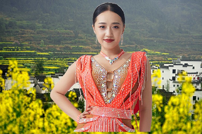 五岳剑派的弟子们无不震惊，这个华山小弟子，有点碉堡啊