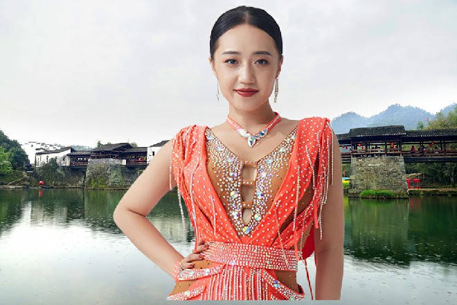 幸亏自己昨晚收了不少保护费，不然还真没钱给这个丫头