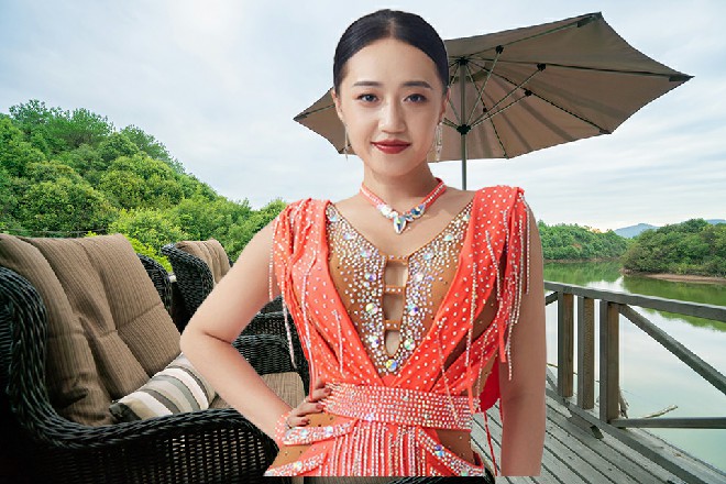 秦雷像看着外星人一样看着红色妖姬，红色妖姬差点翻白眼昏过去