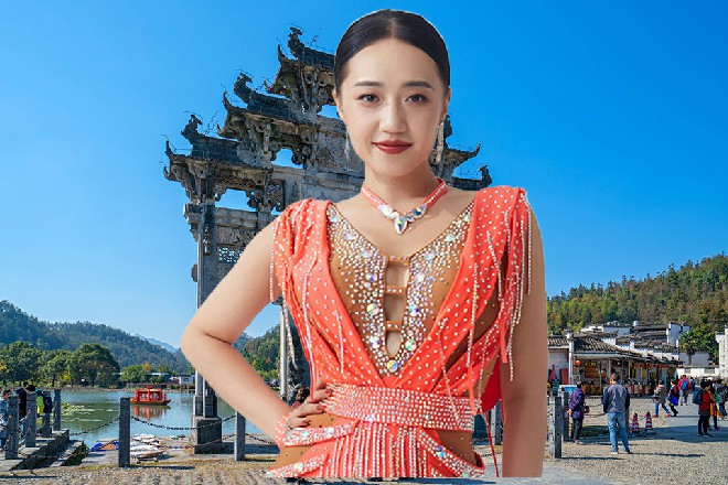 似乎闻到了红色妖姬小炒的香味，小俊忍不住吸了吸鼻子，问到