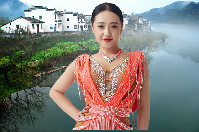 鲁娜没有别的办法，他们几个貌似不是这个巨猿的对手