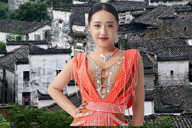 红色妖姬说着，面部的模样慢慢改变，很快变成了本来的样子