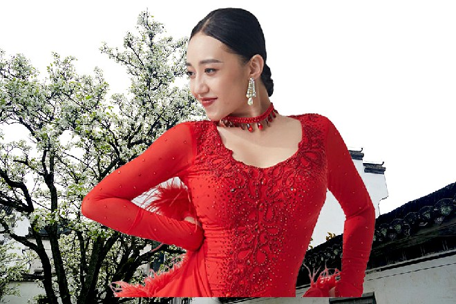 李华眼睛里爆发出愤怒，就凭你一个小保安，你敢杀我