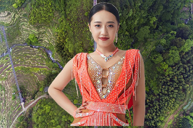 娜塔莎的中文水平显然要高了很多，她直接询问诺曦S