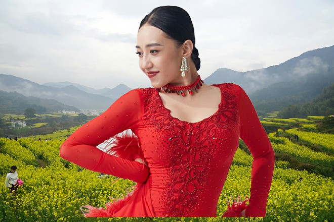 若依哈哈一笑，然后牵动背上的伤，忍不住疼的龇牙咧嘴