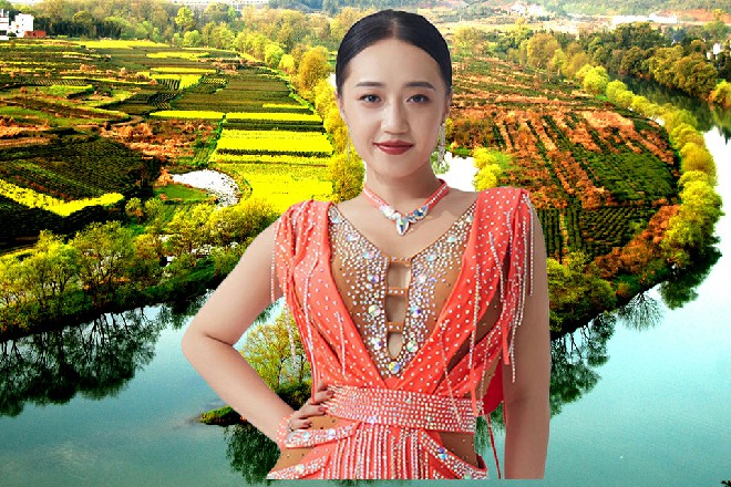 刘上尉说着，身上微微释放出了真气，冲击开周围的雨点