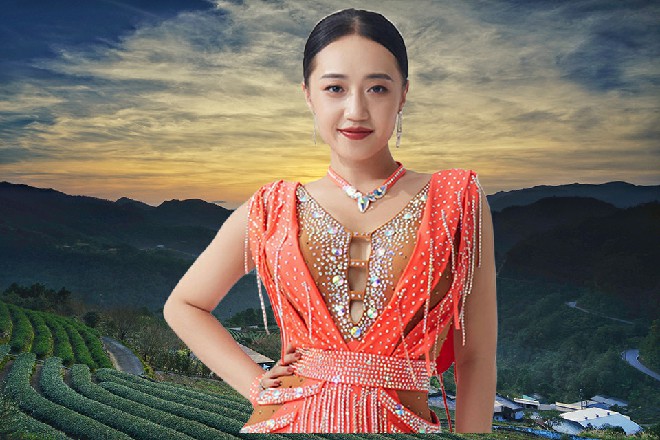他话还没说完，Abb突然转身，一拳轰在了他的身上