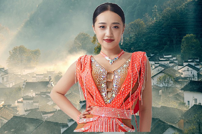 小舟顿时燃烧起来，上面冒着绿色的火焰，随后消失干净