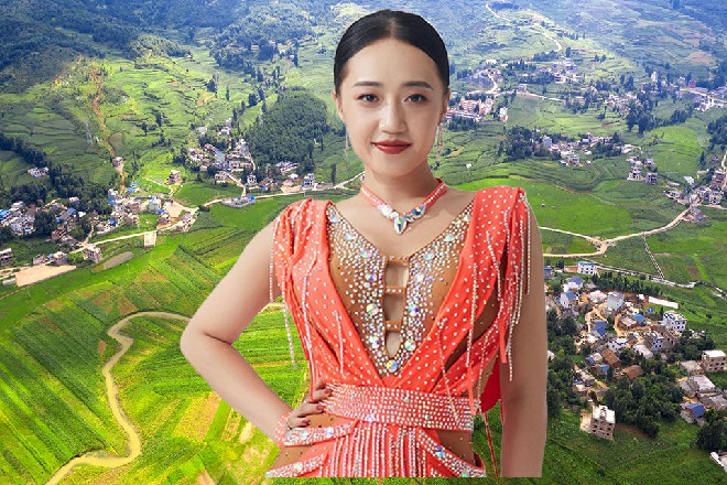 罗莉反应也很快，根本不用于大山提醒，一鞭子已经抽了过来