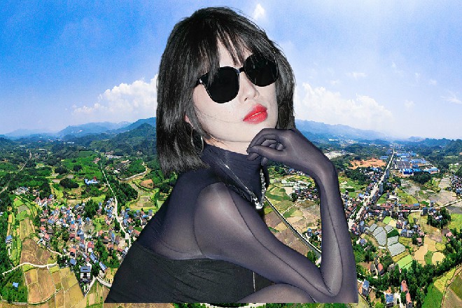 苏曼s直接抓住前面这个保镖的头，然后额头狠狠撞在他的脸上